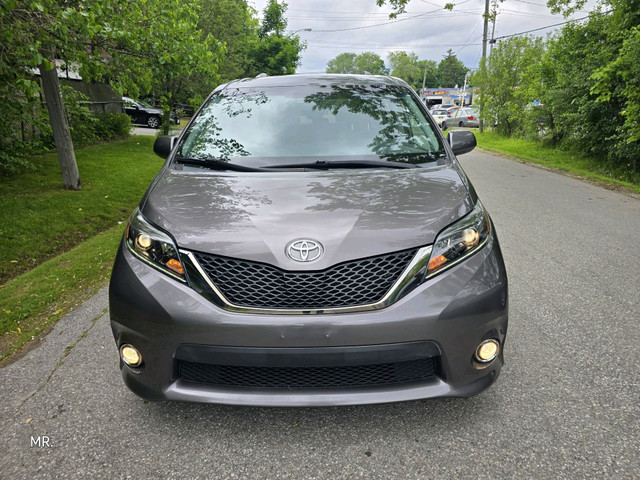 2015 TOYOTA SIENNA SE Leather Heated Seats, Reverse camera, P. s in Cars & Trucks in City of Toronto - Image 3