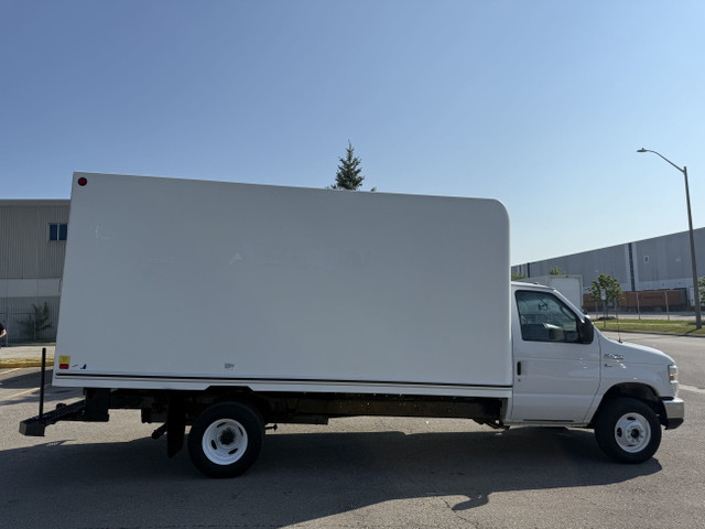 2018 Ford E-Series Cutaway E-450 -CUBE in Cars & Trucks in Oakville / Halton Region - Image 4
