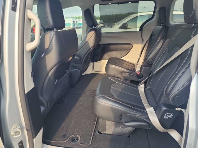 2024 Chrysler Pacifica Touring-L TOURING-L/13KM/LEATHER/PWR D... in Cars & Trucks in Belleville - Image 3