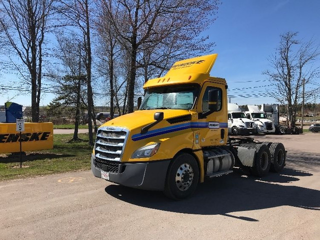 2019 Freightliner T12664ST in Heavy Trucks in Moncton - Image 3
