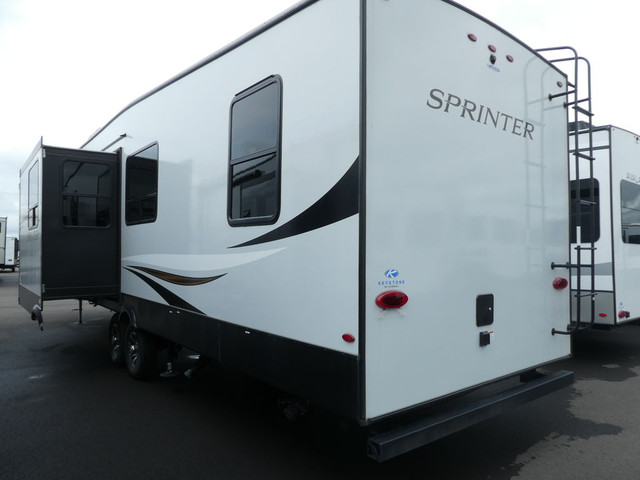  2023 Keystone RV Sprinter Limited (Fifth Wheel) 3670FLS in Travel Trailers & Campers in Moncton - Image 4