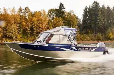 AVAILABLE TO ORDER Max HP: 350 hp (261 kw) Length Overall: 26 ft. 9 in. (8.15 m) Beam: 102 in. (2.6...