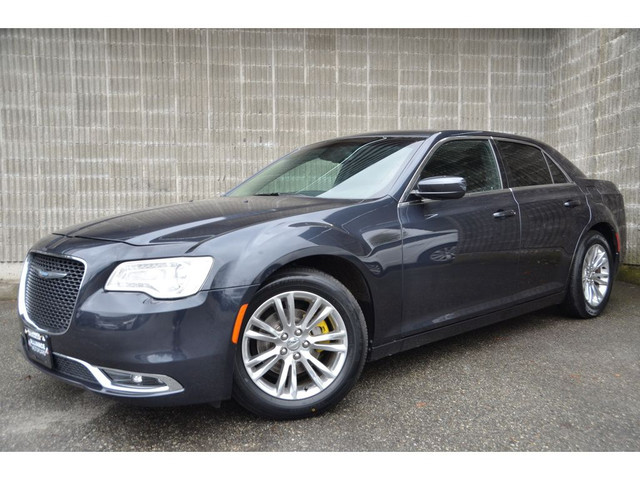 2017 Chrysler 300 Touring Nav, Sunroof, Back Up Camera in Cars & Trucks in Burnaby/New Westminster