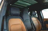 Land Rover Defender 110 P400 X 2022: - Extérieur GONDWANA STONE GLOSS sur intérieur en cuir VINTAGE... (image 2)