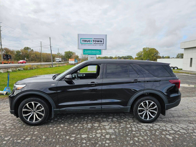 2022 Ford Explorer in Cars & Trucks in Ottawa