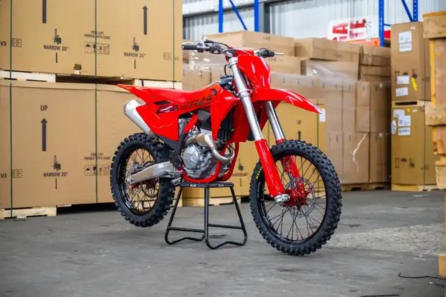 2025 GASGAS MC 250F in Dirt Bikes & Motocross in Longueuil / South Shore - Image 3