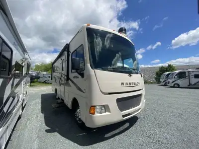 This Winnebago Vista 26HE class A coach is ready to take you on your next family outing. Step inside...