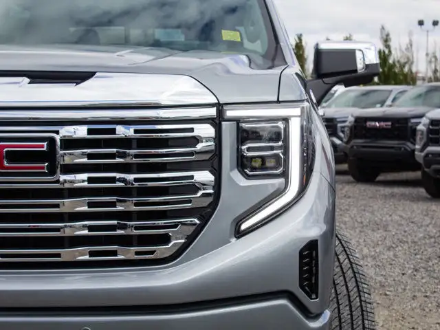 2024 GMC Sierra 1500 Denali Reserve Package w/Power Steps in Cars & Trucks in Edmonton - Image 9