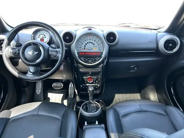 2012 MINI Cooper Countryman S ALL4 / Sunroof / Heated Seats in Cars & Trucks in Calgary - Image 13
