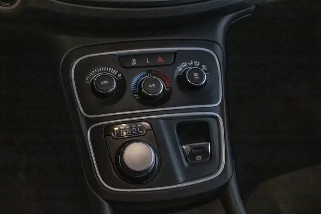 2016 Chrysler 200 LX in Cars & Trucks in Edmonton - Image 19