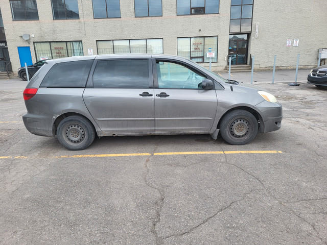 2004 Toyota Sienna CE in Cars & Trucks in City of Montréal - Image 2