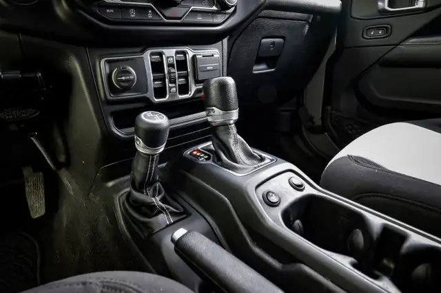 2021 Jeep Wrangler Sahara Unlimited • SIDE STEPS • CP/AA• R-V CA in Cars & Trucks in Ottawa - Image 27