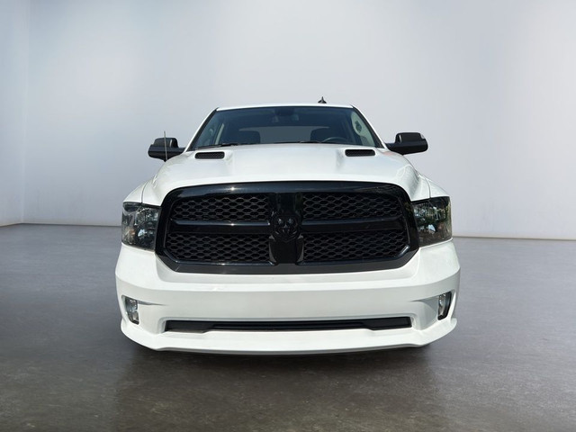 2022 Ram 1500 Classic EXPRESS CREW CAB UCONNECT BLUETOOTH BOITE  in Cars & Trucks in Laval / North Shore - Image 2