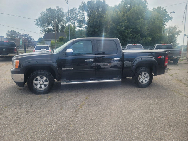 2012 GMC Sierra 1500 SLE 4WD Crew Cab 143.5" in Cars & Trucks in Oshawa / Durham Region - Image 2