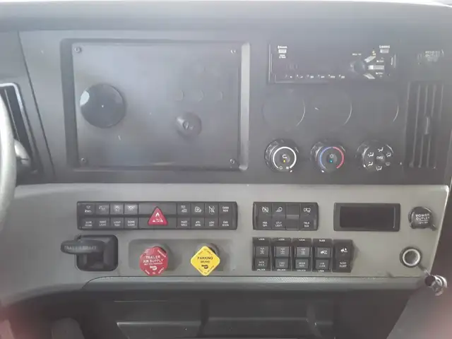 2019 Freightliner Cascadia 126 Sleeper *Ask about Dep Match* in Heavy Trucks in Longueuil / South Shore - Image 14