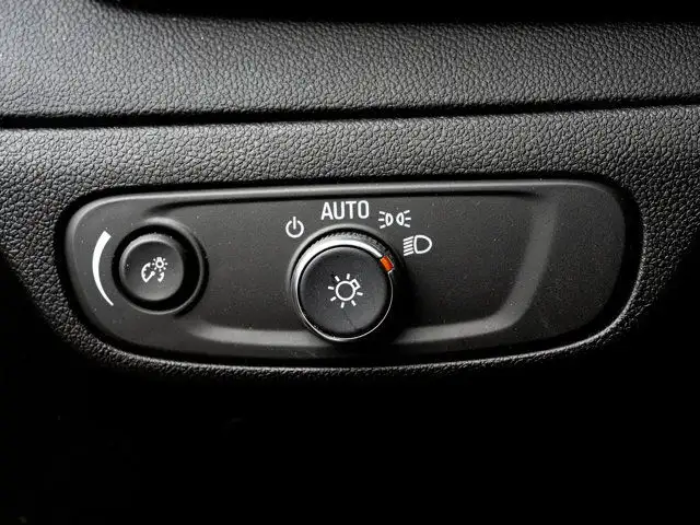 2023 Chevrolet Bolt EUV in Cars & Trucks in Kelowna - Image 25