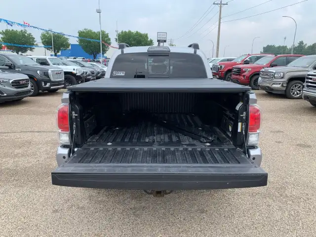 2018 Toyota Tacoma dans Autos et camions dans Medicine Hat - Image 9