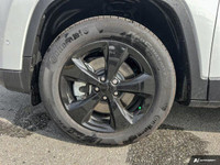 This Jeep Cherokee delivers a Regular Unleaded I-4 2.4 L/144 engine powering this Automatic transmis... (image 6)