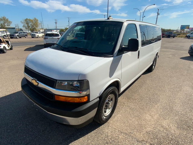 2016 Chev Express 3500 LT RWD 15 Passenger Van Rear A/C | V8 4.8 in Cars & Trucks in Regina - Image 3