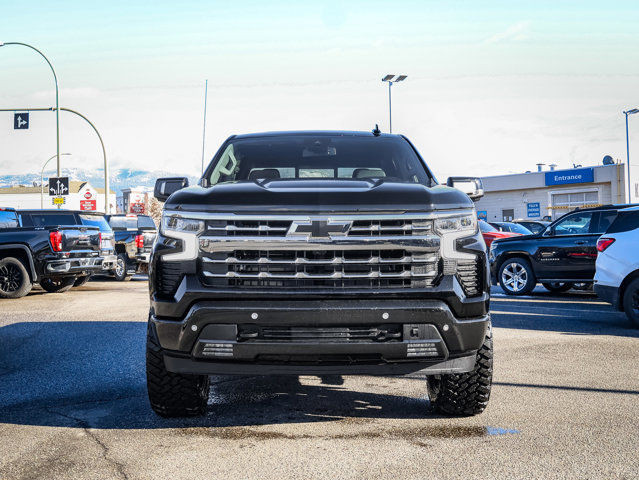 2024 Chevrolet Silverado 1500 LTZ | 4in Front 3in Rear SST Lift dans Autos et camions  à Kelowna - Image 2