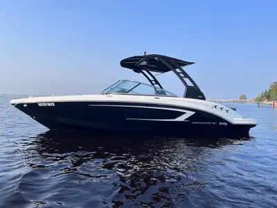 CHAPARRAL 23 SSi 2021 – SEULEMENT 63 HEURES ! ÉLÉGANCE. PUISSANCE. CONFORT. Profitez pleinement de l...