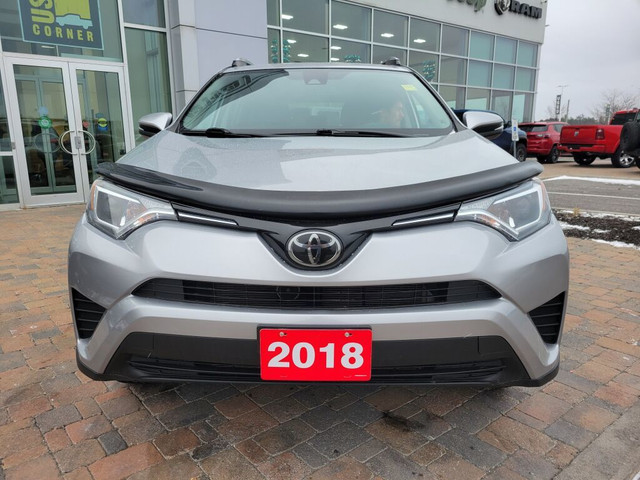 2018 Toyota RAV4 LE in Cars & Trucks in Ottawa - Image 2
