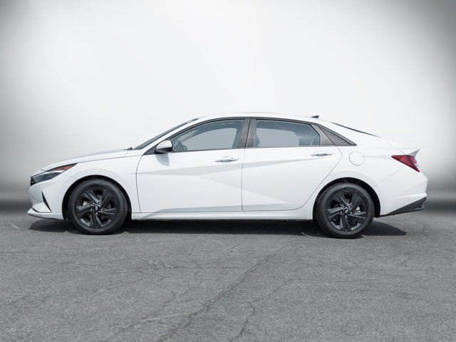 2022 Hyundai Elantra Preferred | Clean Carfax | Sunroof | Blind in Cars & Trucks in Hamilton - Image 3