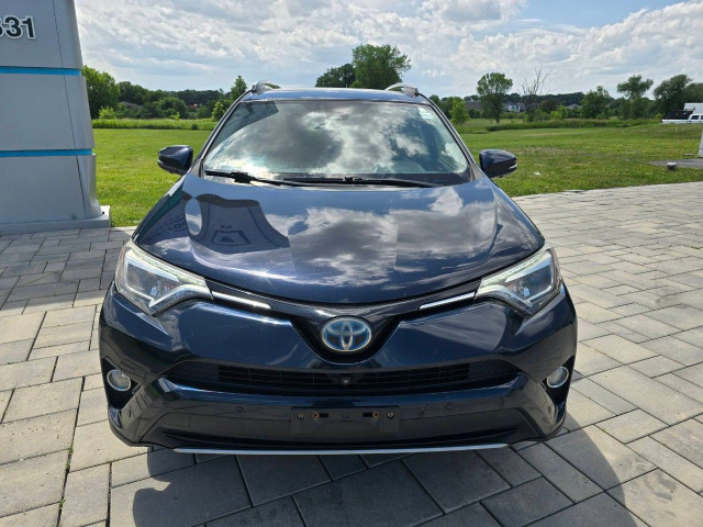 2017 Toyota RAV4 Hybrid in Cars & Trucks in Ottawa - Image 2