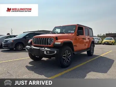 This Jeep Wrangler has a trusty Regular Unleaded V-6 3.6 L/220 engine powering this Automatic transm...