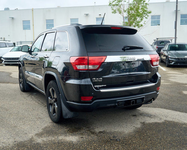 2013 Jeep Grand Cherokee Limited | 4wd | Blindspot Monitor in Cars & Trucks in Edmonton - Image 3