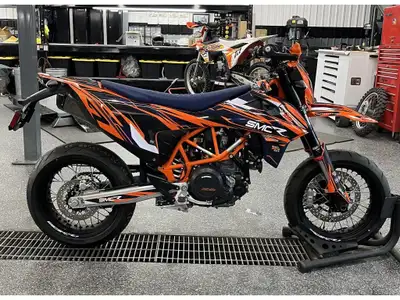 2024 KTM 690 SMC R Pipe non include dans le prix !! kit graphic en extra 500$ Les photos peuvent êtr...