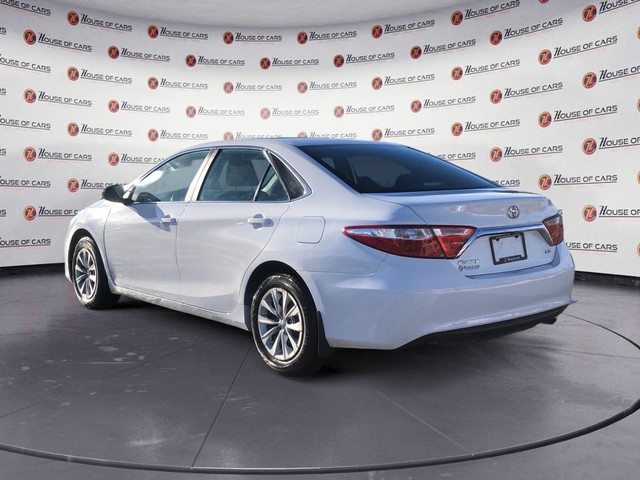  2016 Toyota Camry LE / Back up cam / Bluetooth in Cars & Trucks in Calgary - Image 4
