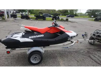 2024 Sea-Doo PWC SPARK TRIXX 90 WH 3UP IBR 24 2024 SPARK TRIXX 3 UP, EED AND WHITE. ONLY 12 HRS, COV...