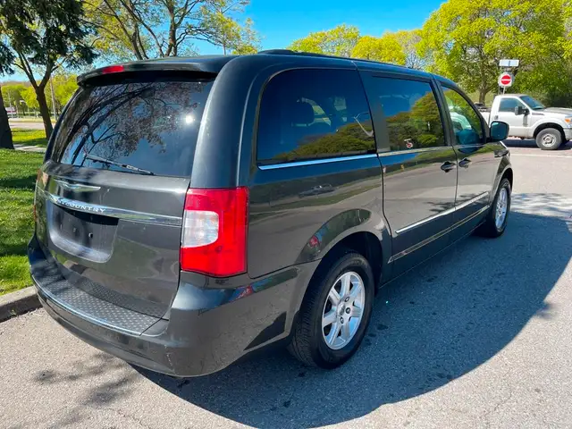 2012 Chrysler Town & Country 1 OWNER, NAVI, DVD, CERTIFIED62863214342658124