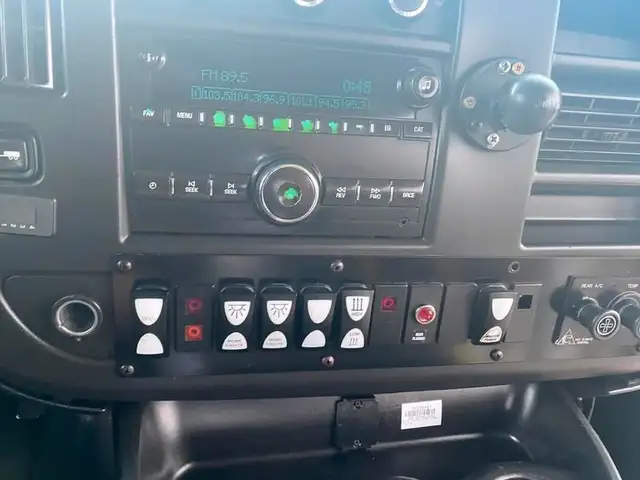 2018 chevrolet Express G4500 21 Passenger Bus With Wheelchair Ac in Heavy Trucks in Richmond - Image 14