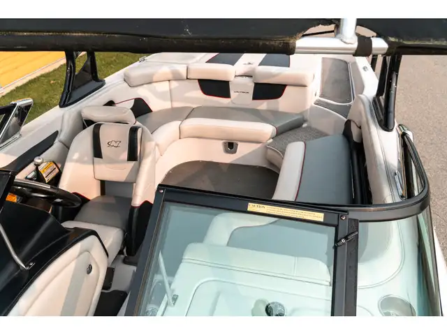 2009 Nautique 216V in Powerboats & Motorboats in Granby - Image 16