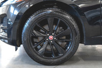 Jaguar F-PACE P250 AWD S 2023: - Extérieur métallisé noir SANTORINI sur intérieur en cuir CARAWAY -... (image 6)