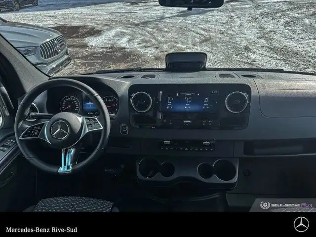 2025 Mercedes-Benz Sprinter 2500 144 Wheelbase High Roof RWD in Cars & Trucks in Longueuil / South Shore - Image 11