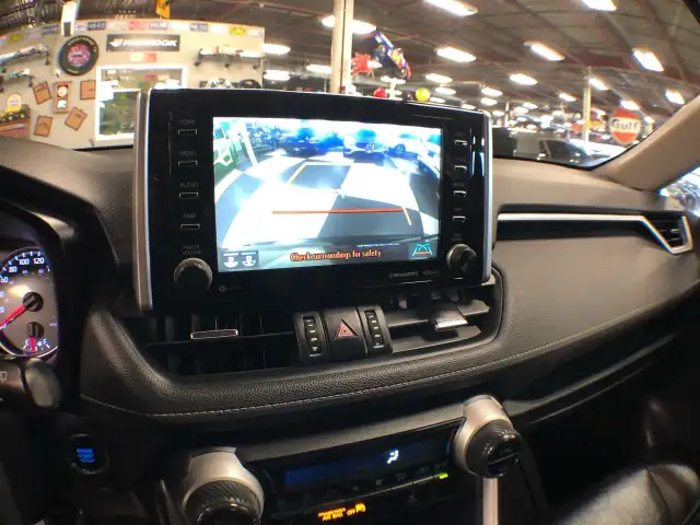 2019 Toyota RAV4 XLE AWD LEATHER SUNROOF L/ASSIST B/SPOT CARPLAY in Cars & Trucks in City of Toronto - Image 21