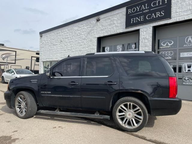 2012 Cadillac Escalade PREMIUM AWD // CLEAN CARFAX //AS-IS SPECI in Cars & Trucks in Guelph - Image 2