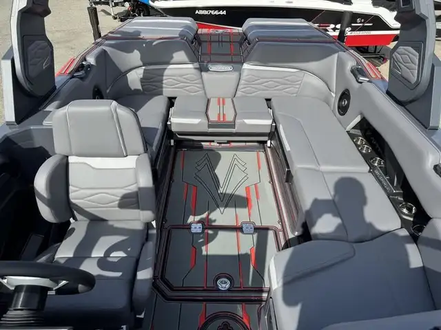 2025 Supra SV 450 in Powerboats & Motorboats in Saskatoon - Image 19