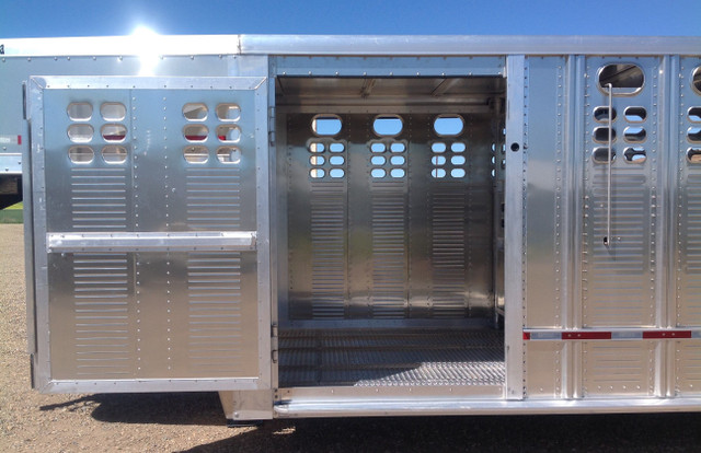 WILSON PSGN-5724 2 GATES REAR SORT GN STOCK TRAILER in Cargo & Utility Trailers in Calgary - Image 4