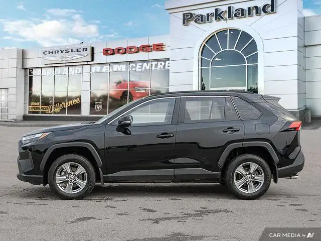 2022 Toyota RAV4 XLE AWD Sunroof Nav Capable Heated Leather in Cars & Trucks in St. Albert - Image 4