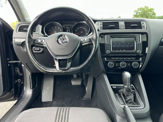 2017 Volkswagen Jetta Édition Wolfsburg in Cars & Trucks in Québec City - Image 4