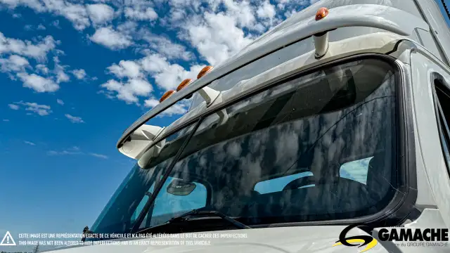 2017 FREIGHTLINER CASCADIA CA113DC DAY CAB in Heavy Trucks in Chilliwack - Image 18
