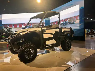 2024 KAWASAKI RIDGE RANCH EDITION COME GET YOURS NOW!!! Plastic roof and half doors Tilting D-shape...