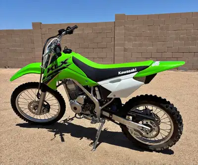 APPLY NOW: https://www.ridecollective.ca/get-pre-approved The 2022 Kawasaki KLX 300 is a capable dua...