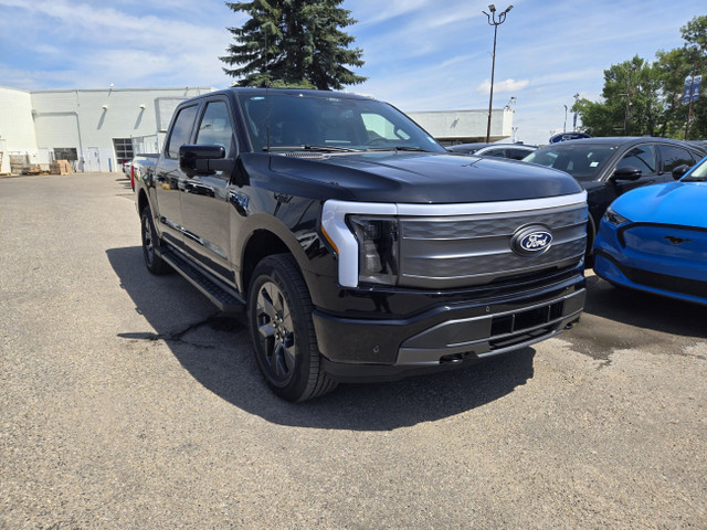 2025 Ford F-150 Lightning LARIAT | MAX TOW PKG | MOBILE PWR CORD in Cars & Trucks in Calgary - Image 4