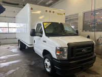 FORD E-450 CUBE 16 PIEDS 176 WB MOTEUR 7.3L DIFFERENTIEL 4.56 BLANC 14,000 GVWR PACKAGE EN PARFAITE... (image 1)