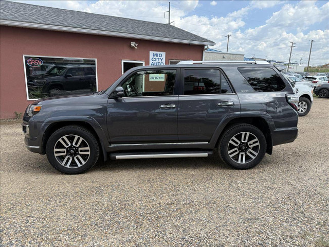 2017 Toyota 4Runner Limited 4WD V6 in Cars & Trucks in Saskatoon